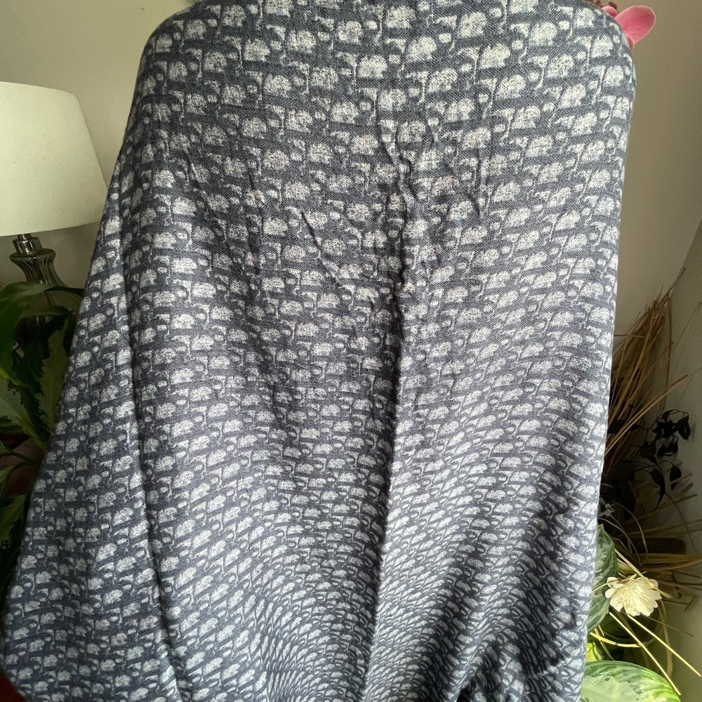 Dior Cashmere shawl Scarf. - Picture 2 of 16